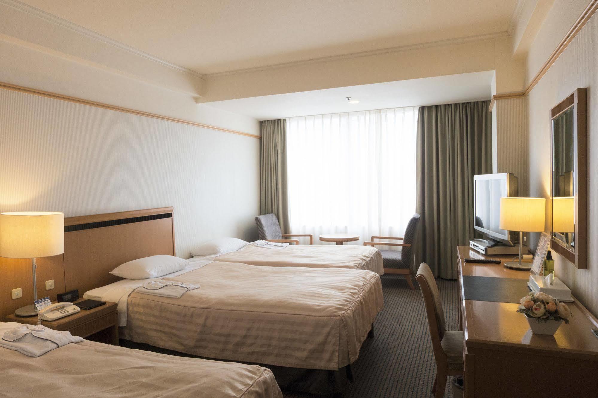 Orion Hotel Naha Exteriör bild